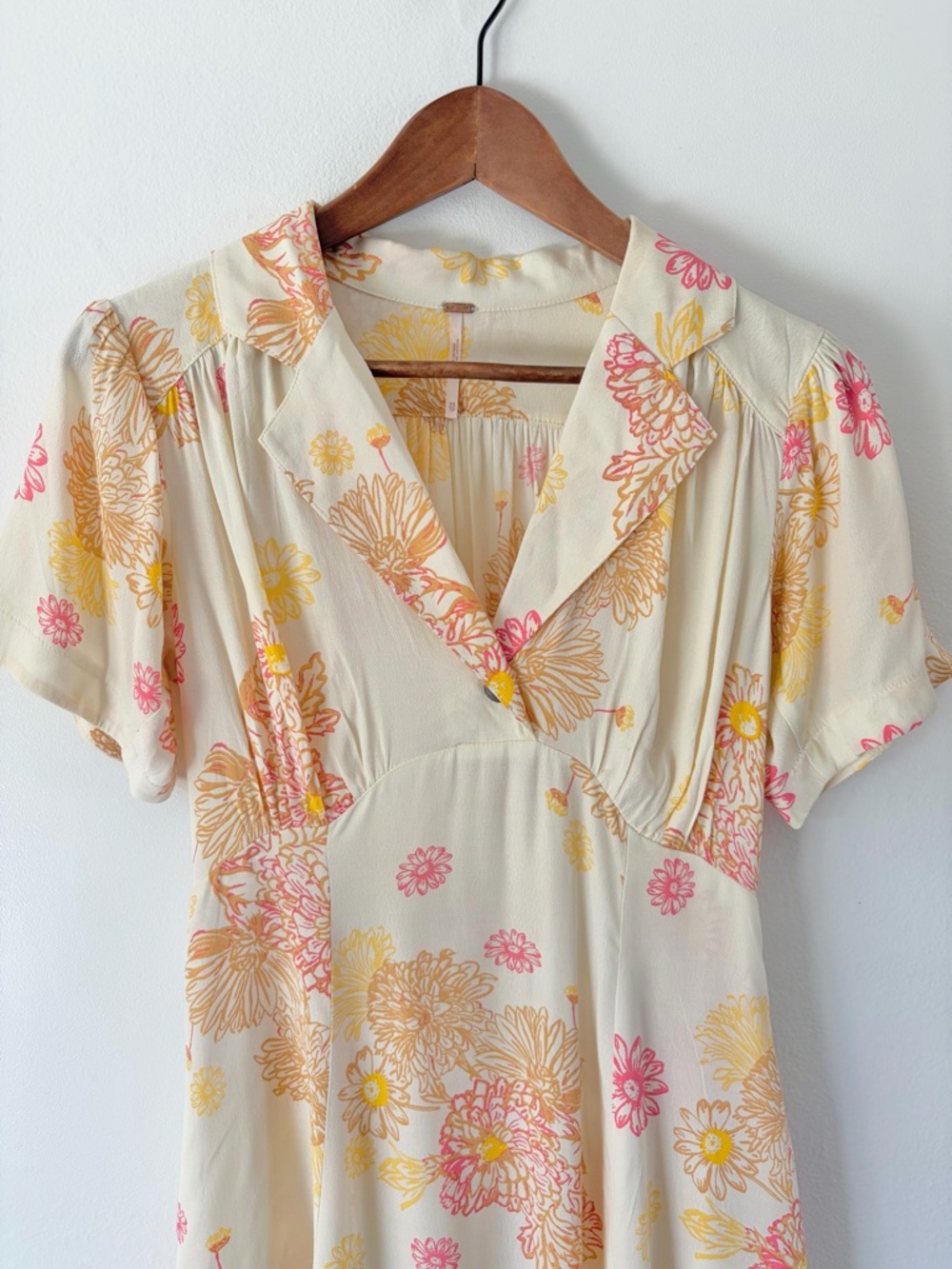 Free People Cream & Yellow Floral Short Sleeve Collared Blue Hawaii Mini Dress - Picture 4 of 13
